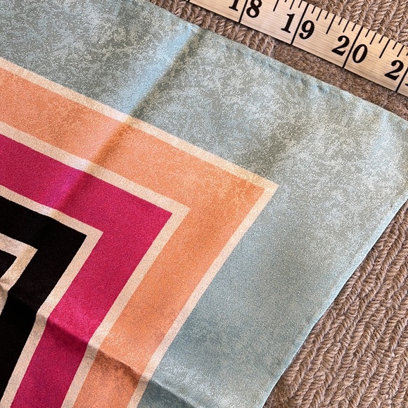 Gorgeous NWT Jim Thompson silk scarf.  ~22” square. - Picture 2 of 5